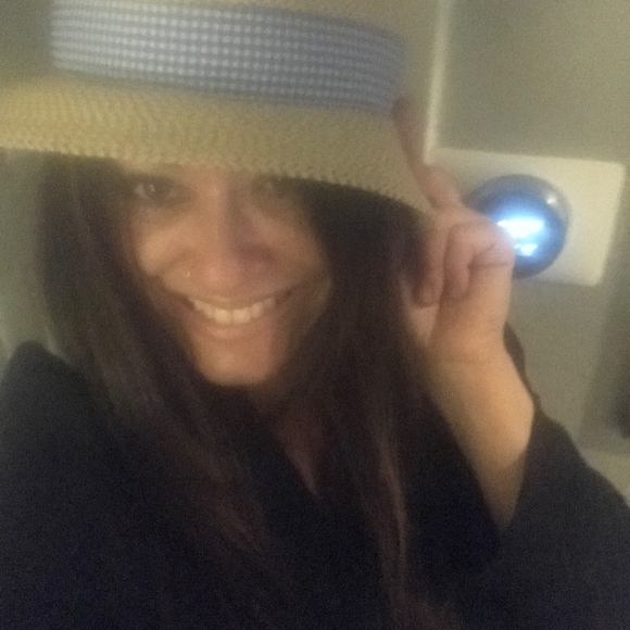 Meet your Posher, Me! - Picture 2 of 2